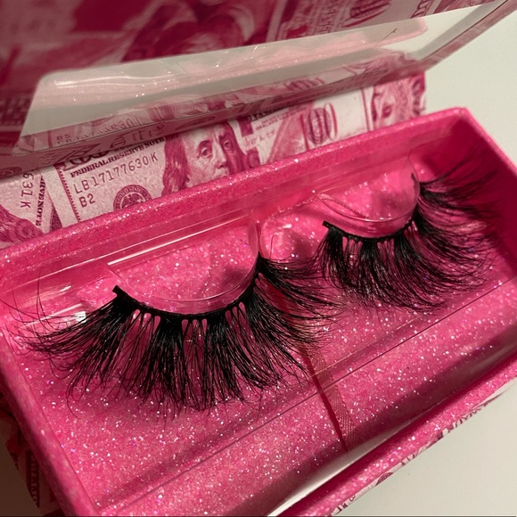 5D mink lashes ! 25MM Long! - Picture 4 of 5